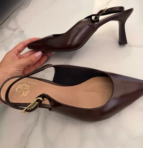Scarpin marrom escuro