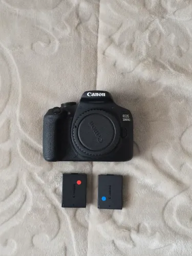 Canon T7 (2000D)