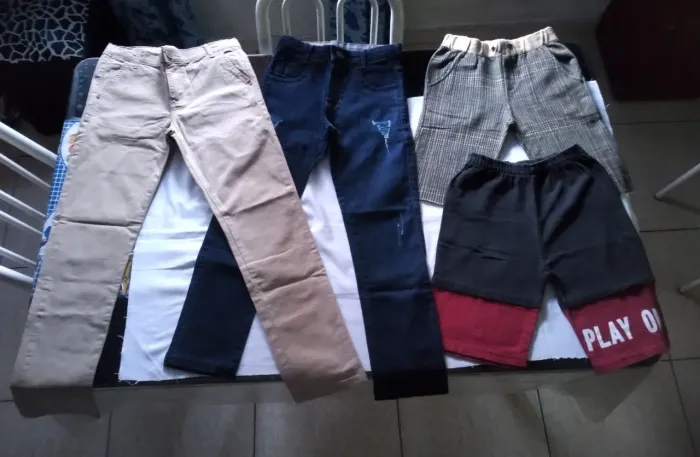CALÇAS É BLUSAS E SHORTS