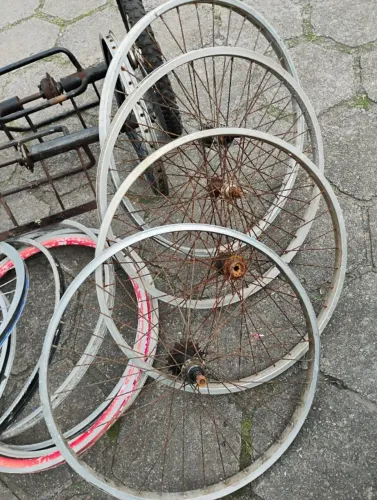 Peças e acessorios usados de Bike valores a combinar Retirar em Mongaguá.