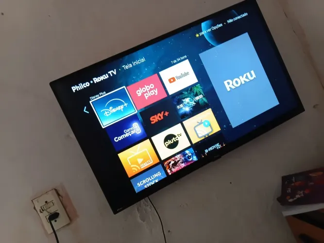 TV PHILCO ROKU NOVINHA Com apenas 2 meses de uso