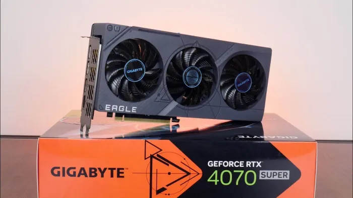 RTX 4070 super ( mesmo desempenho da 5070 )