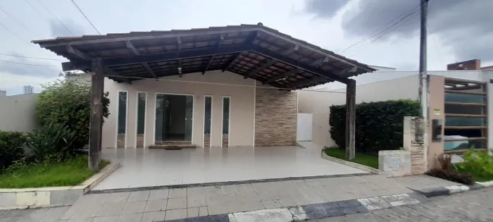 Alugo casa 3 quarto com suíte na Fraga maia 