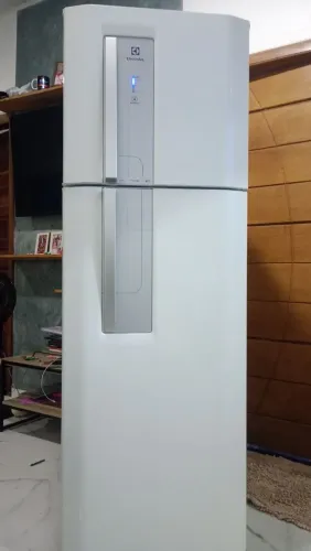 Geladeira Electrolux Frost Free semi nova 420 litros