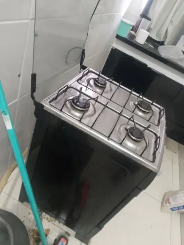 Fogão 4 bocas, funcionando normalmente 