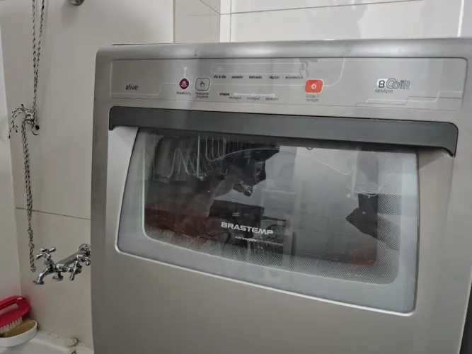 Lava-Louças Brastemp Prata com 08 Serviços Usada Em Ótimo Estado