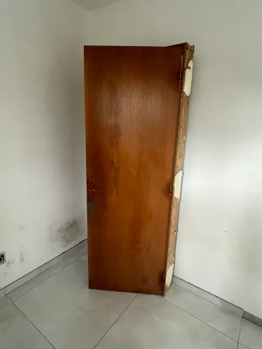 Conjunto 3 portas de madeira duas 2,70x10 e uma 2,60x10