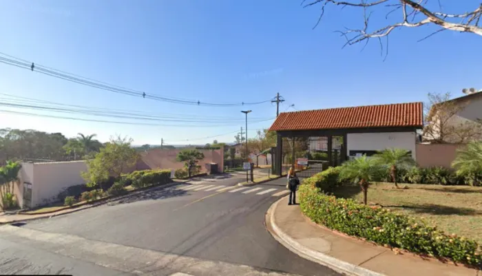 Casa sobrado em condomínio fechado - 2 garagens, 2 quartos - Planalto Verde - Oportunidade