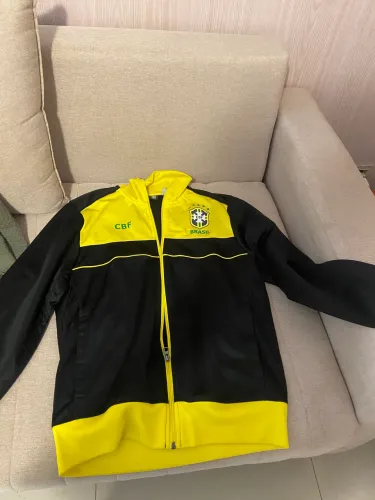 Jaqueta Brasil CBF preta e amarela tam. S - excelente estado