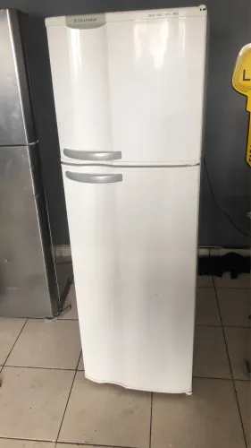 Geladeira Eletrolux funcionando perfeitamente