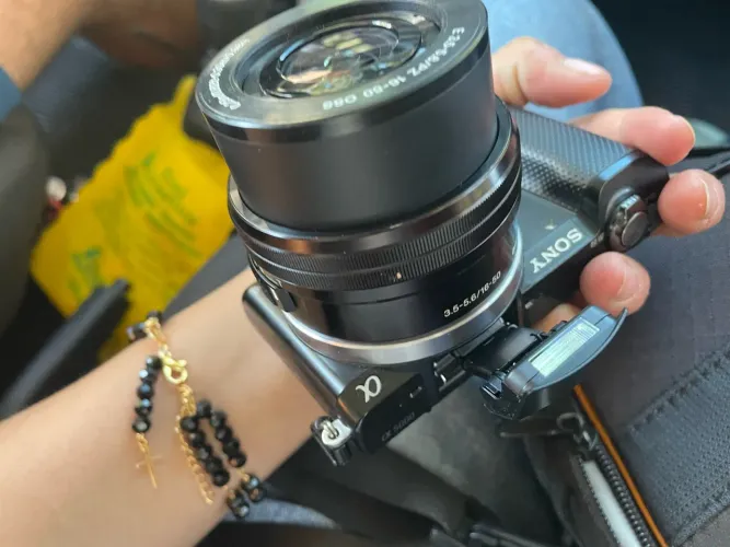 Câmera Sony a5000, somente o corpo funciona, lente com problema de focar,
