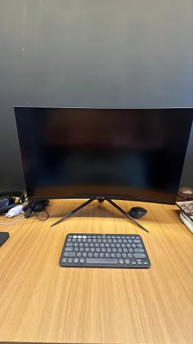 Monitor Level 240hz 27? Curvo