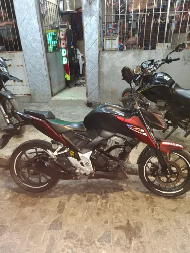 Moto CB TWIST 300F