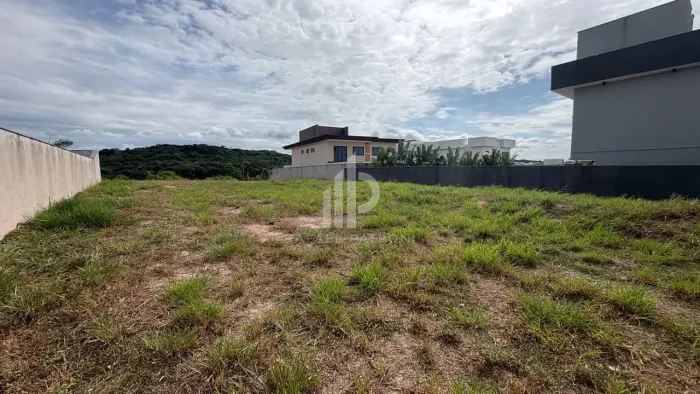 Vila Velha - Lote 741m2 Condomínio Jardins Veneza