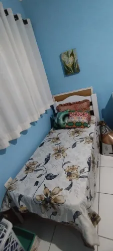 2 camas de solteiro + 1 cama casal