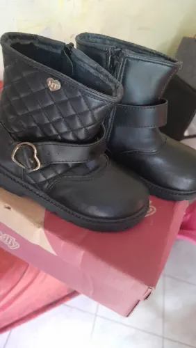 Vendo bota infantil feminina poucas vezes calçada