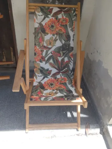 Cadeira de madeira para quintal etc 150 reais sou de campo grande. * zap