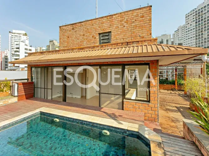 Cobertura duplex com piscina e vista permanente para o verde