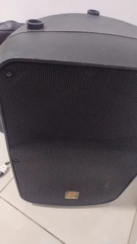caixa de som Staner ativa semi nova com pedestal e controle