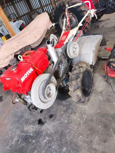 Micro trator Tobata 9 cv com rotativa 