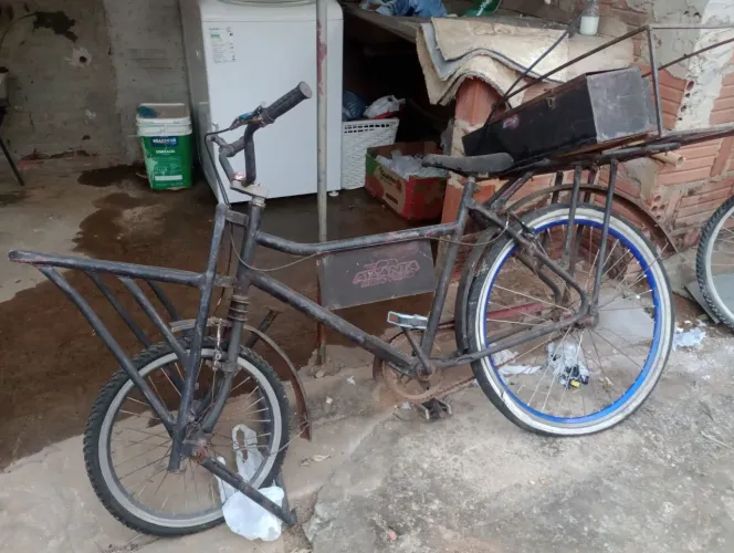 Vendo essa bicicleta cargueira relíquia.. Valor 480
