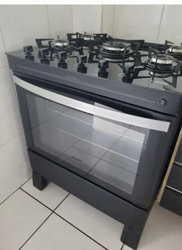 Vende-se um fogão, semi novo. Não entrego, somente retirada. 