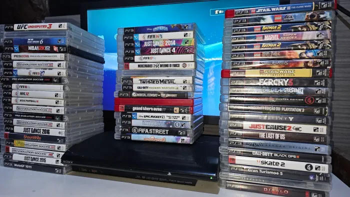 Ps3 super slim desbloqueado com 57 jogos fisicos