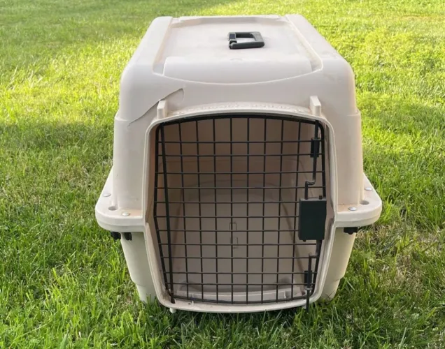 Caixa de transporte de cachorro importada ( USA)