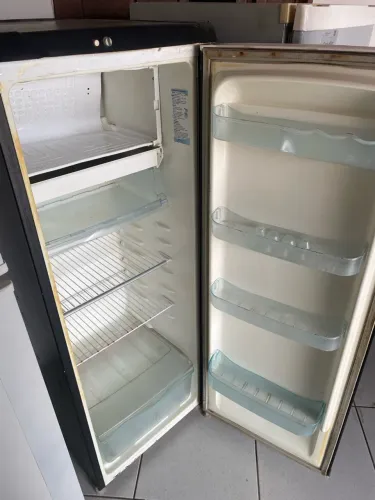 Geladeira semi nova