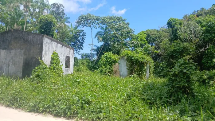 Vendo terreno com 2 construções