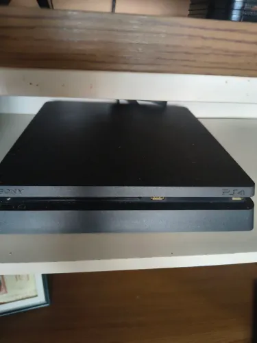 Vendo PS4 slim 1TB versão mais recente.