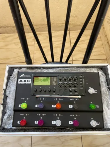 Vendo guitarra, pedaleira e Rack de efeitos ( Não aceito troca)