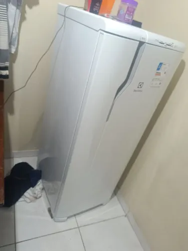Vendo geladeira Eletrolux menos de 1 mes de uso