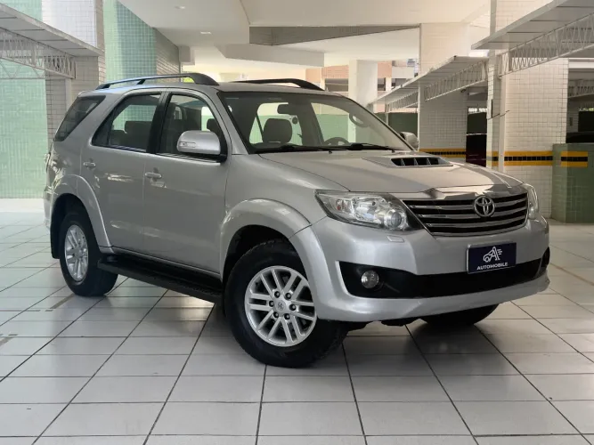 Toyota Hilux SW4 SRV D4-d 4X4 3.0 TDI Dies. AUT 2013