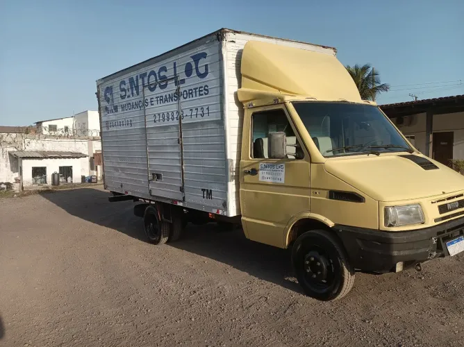 Iveco caminhão baú