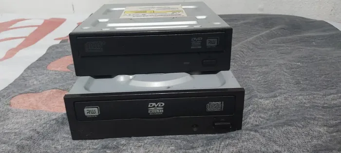 Gravador DvD ,CD leitor computador desktop bem conservado 