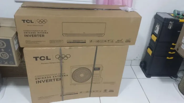 TCL INVERTE 18 MIL BTUS NA CAIXA 1 ANO DE GARANTIA , VENDO INSTALADO
