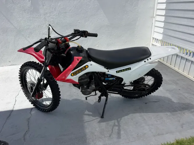Moto de Trilha XR 200 Cross