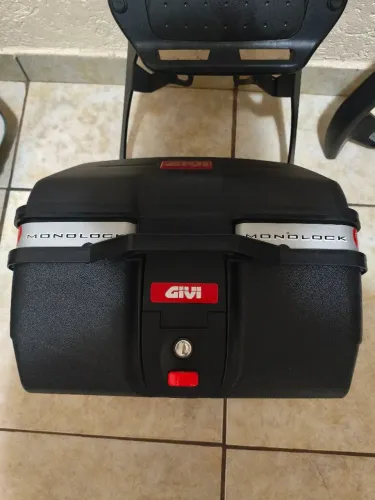 SUPORTE COM BAÚ HONDA ADV 150