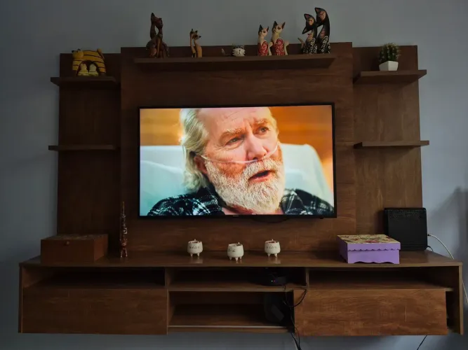 Painel para TV 40 polegadas em ótimo estado.