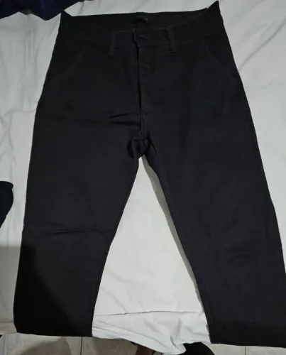 Calça chino preta Anticorpus