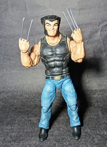 Boneco Marvel Legends Logan Wolverine