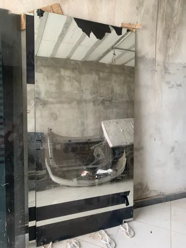 PORTA DE VIDRO ESPELHADA 