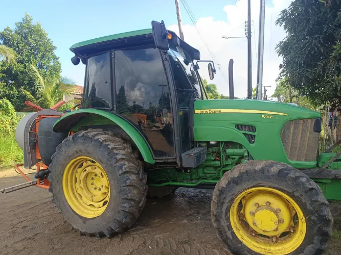 Trator John Deere 5085E, 2018, cabinado