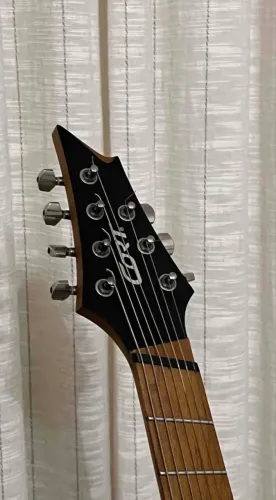 Guitarra Cort 7 cordas