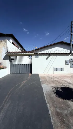 Excelente casa 2 quartos no Setor Santa Genoveva - 62- *