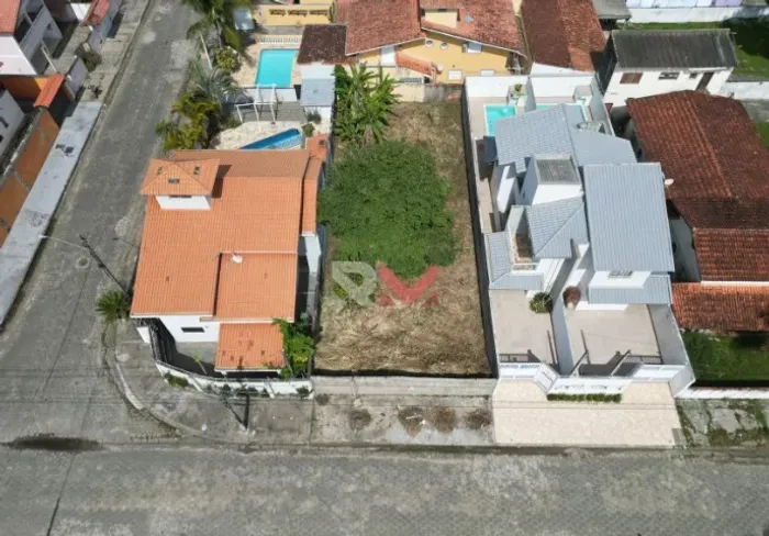 Terreno de 360m2 lado praia na cidade de itanhaem para construcao de casa geminada 