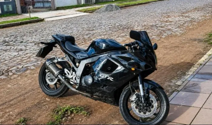 Moto Esportiva Barbada!