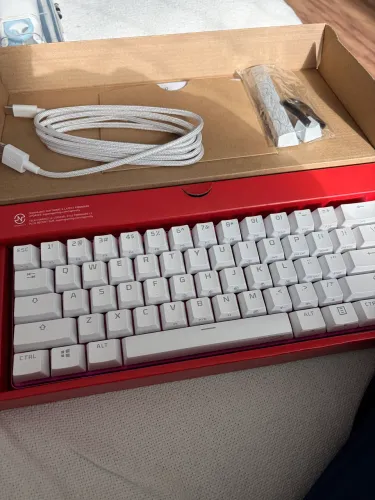 Teclado Gamer HyperX Alloy Origins 60% (Edição Especial Rosa) - Impecável