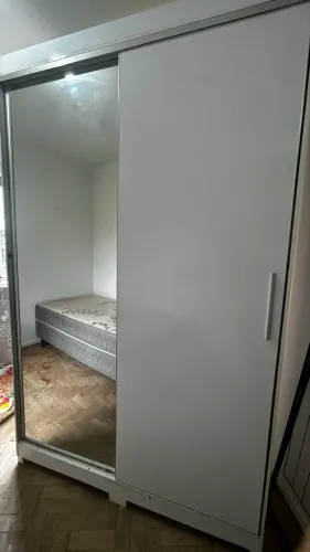 Venda de guarda-roupa e cama